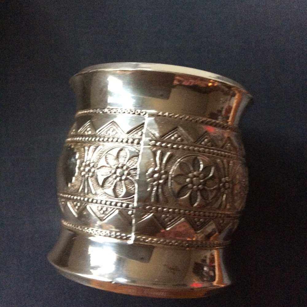 International Silver Company: Eight Napkin Rings - Picture 15 of 16